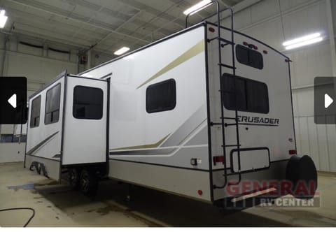 Cozy getaway camper: your home on wheels? Towable trailer in Spring Hill