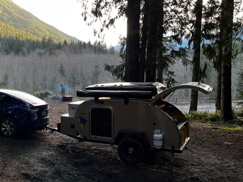 Cute Teardrop Towable trailer in Lake Sammamish