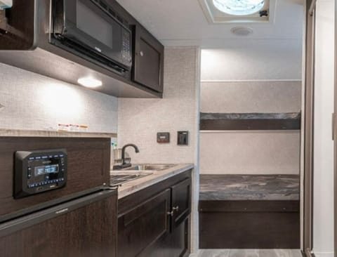 Papa Smurf, Free Solo Family edition Towable trailer in Thornton