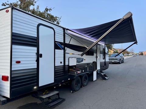 Pet friendly_SALEM CRUISE LITE ‘24 sleeps 8 Towable trailer in Murrieta