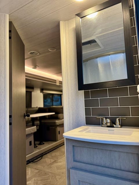 Pet friendly_SALEM CRUISE LITE ‘24 sleeps 8 Towable trailer in Murrieta