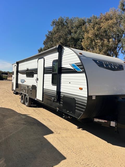 Pet friendly_SALEM CRUISE LITE sleeps 8 Towable trailer in Murrieta