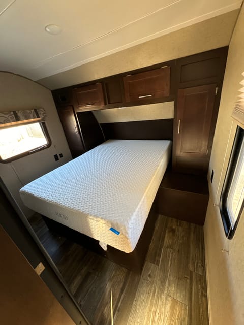 Wolfie 22RR: Toy Hauler **Delivery only**  *Dog Friendly* Towable trailer in Hesperia