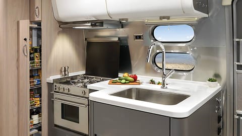 Luxury Airstream Globetrotter – Delivered & Set Up Towable trailer in Encinitas