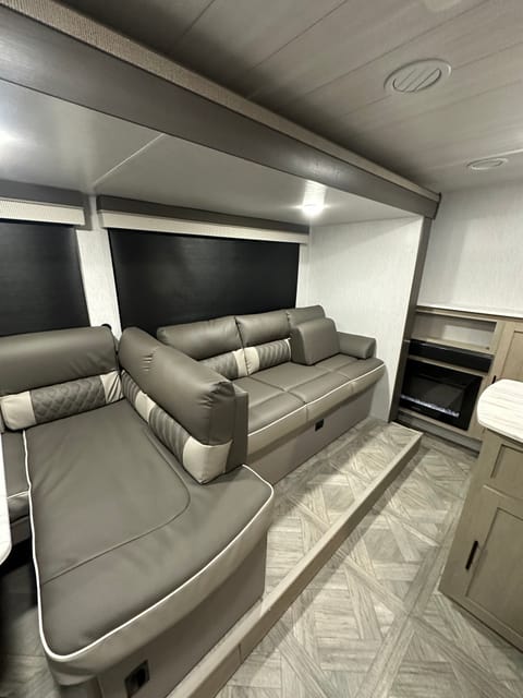 Salem cruise lite 282QBXL Towable trailer in Victorville