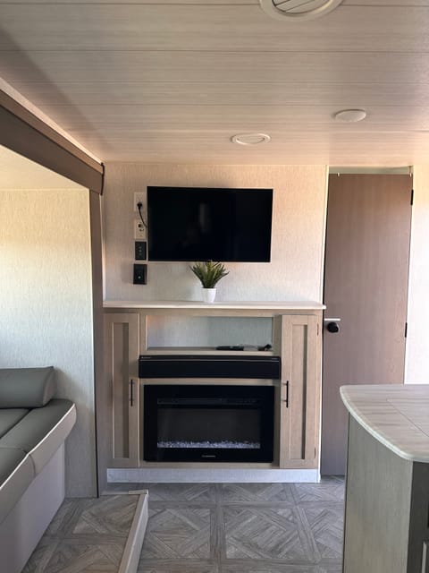 Salem cruise lite 282QBXL Towable trailer in Victorville