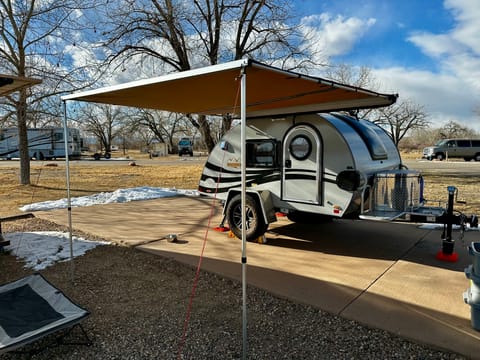 ARB 8x8' awning is easy to use and can be setup easily by one person.