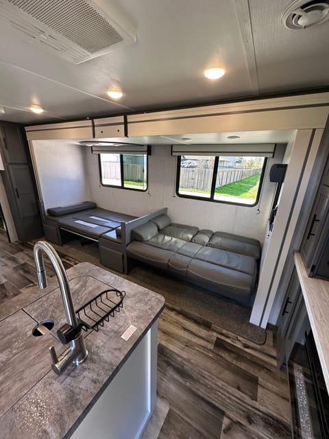 2023 Crossroads Volante 34BH - Kid and Pet Friendly! Towable trailer in Seguin