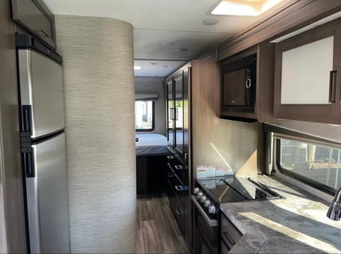 2023 Thor Fourwinds Camping RV 31E Drivable vehicle in Auburn