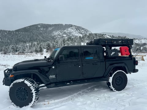 Jeep gladiator Overland Drivable vehicle in Longmont