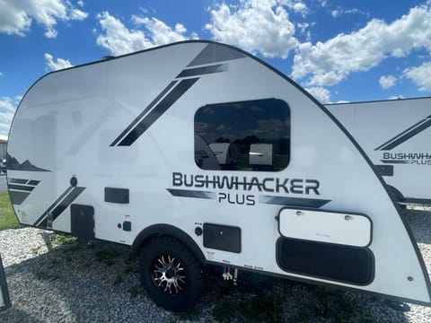 Braxton Creek Bushwhacker Plus 17BH Bunkhouse Camper Towable trailer in Daleville