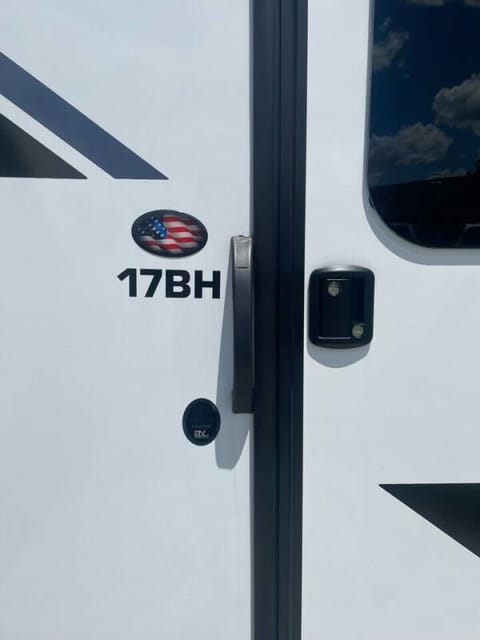 Braxton Creek Bushwhacker Plus 17BH Bunkhouse Camper Towable trailer in Daleville