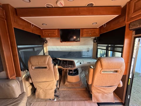 FEEL LIKE A ROCK STAR! 2017 Tiffin Allegro Drivable vehicle in Foley