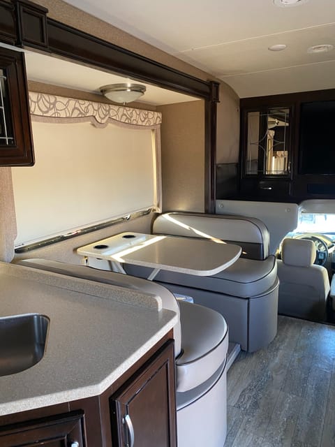 Happy Camper Thor Motor Coach Four Winds 35SF Drivable vehicle in Lake Elsinore