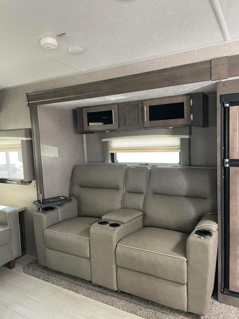 Tres Cruces RV Towable trailer in San Antonio