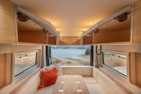 "Betty" | Noovo Plus - Heat/AC, Shower, Sleeps 4 Campervan in Albuquerque