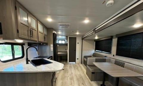 2025 Hideout 31-2 - Rate includes Delivery, Insurance & Fees* Towable trailer in New Braunfels