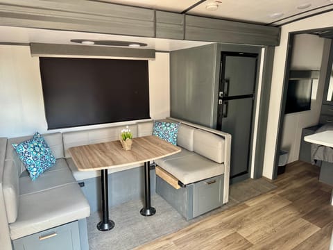 Cozy Couples Getaway Camper. Towable trailer in Westminster