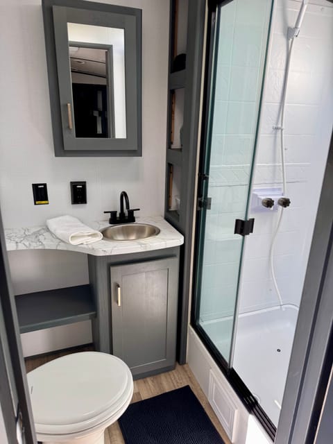 Cozy Couples Getaway Camper. Towable trailer in Westminster