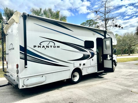 RV there yet? Drivable vehicle in North Lauderdale