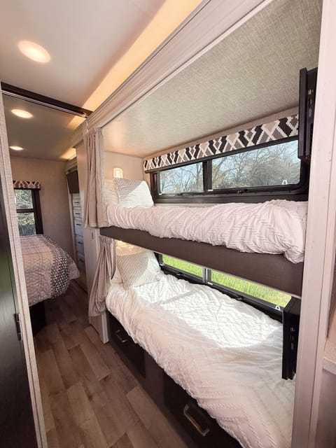 Entegra Odyssey 31F: The Ultimate Luxury Motorhome Drivable vehicle in Elk Grove