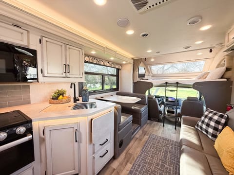 Entegra Odyssey 31F: The Ultimate Luxury Motorhome Drivable vehicle in Elk Grove
