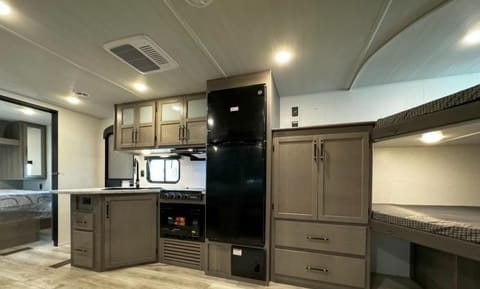 2025 Hideout 31-3 - Rate includes Delivery, Insurance & Fees* Towable trailer in New Braunfels