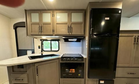 2025 Hideout 31-3 - Rate includes Delivery, Insurance & Fees* Towable trailer in New Braunfels