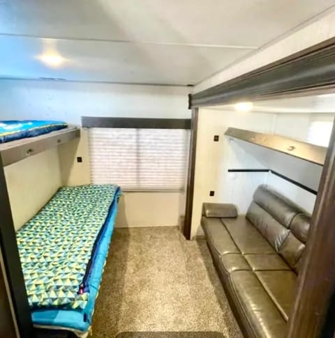 2020 Cherokee 37 - RATE INCLUDES DELIVERY & INSURANCE* Towable trailer in New Braunfels