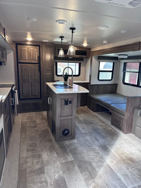 "2023 Flagstaff Super Lite 27FBIK High Desert Adventure Awaits!" Sleeps 4+ Towable trailer in Apple Valley