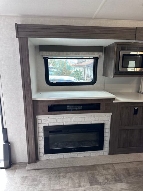 "2023 Flagstaff Super Lite 27FBIK High Desert Adventure Awaits!" Sleeps 4+ Towable trailer in Apple Valley