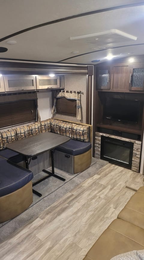 Forest River Surveyor Towable trailer in Jefferson County