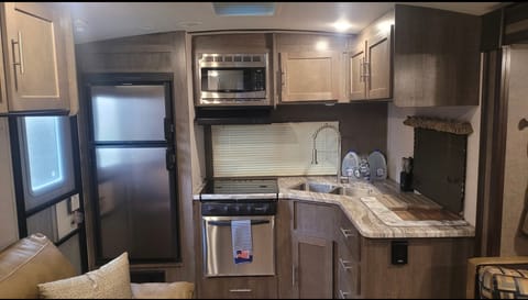 Forest River Surveyor Towable trailer in Jefferson County