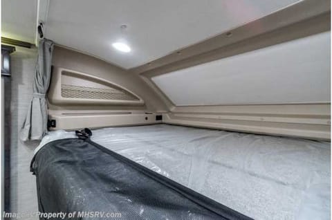 Super C Entegra Accolade 37M - 40 feet long Drivable vehicle in Springdale