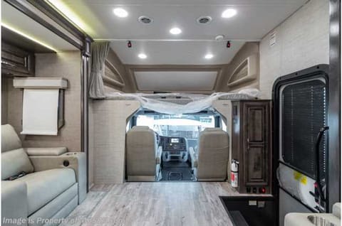 Super C Entegra Accolade 37M - 40 feet long Drivable vehicle in Springdale