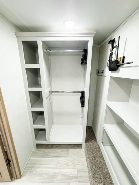 2025 Forest River Sandpiper - Luxury 5th Wheel Towable trailer in Wildomar