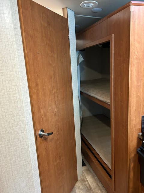 2017 SUNSTAR 31BE Drivable vehicle in Paine Lake Stickney