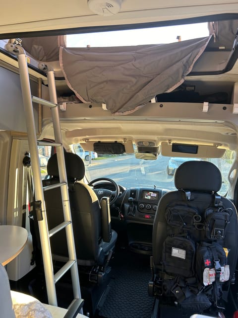 2021 Winnebago Solis, 6 Seater Sofabed and Poptop Drivable vehicle in Alameda