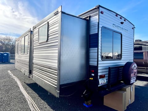 Get Out of Town 2020 Forest River Cherokee Towable trailer in Schertz