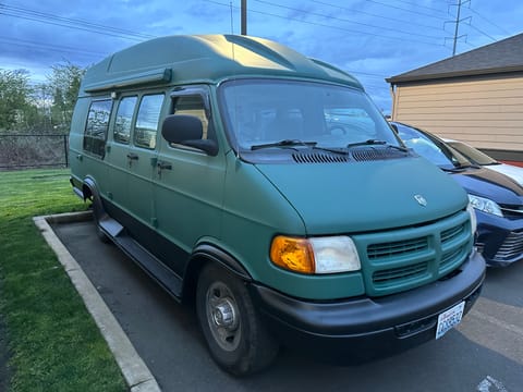 Winter Forest - Your Cozy Cabin On Wheels Campervan in Hillsboro