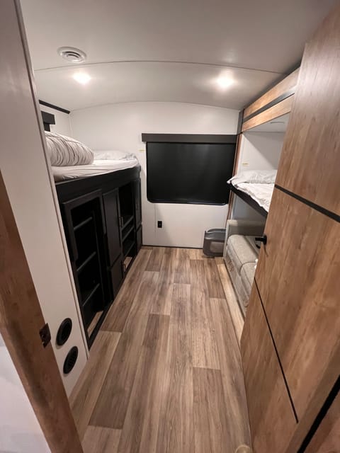 Spacious Family Travel Trailer Towable trailer in Rocklin