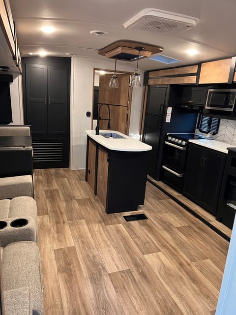 Spacious Family Travel Trailer Towable trailer in Rocklin