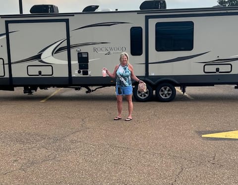 2021 FOREST RIVER 8332SB Towable trailer in Texarkana