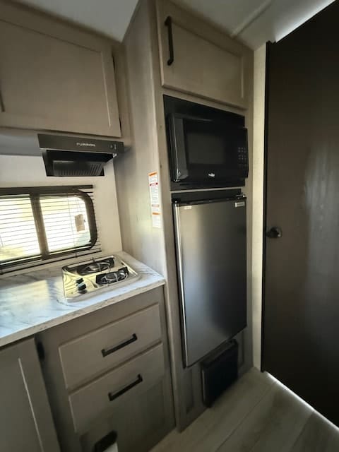 2025 Keystone Hideout 175BH Towable trailer in Woodland