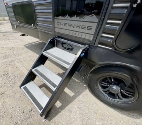 Safe and sturdy entry steps