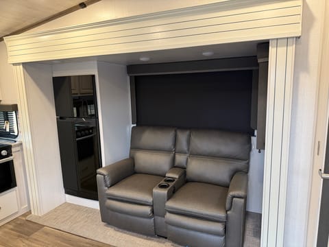 2023 Cougar 28FW -  includes Delivery, Ins & Fees* Towable trailer in New Braunfels