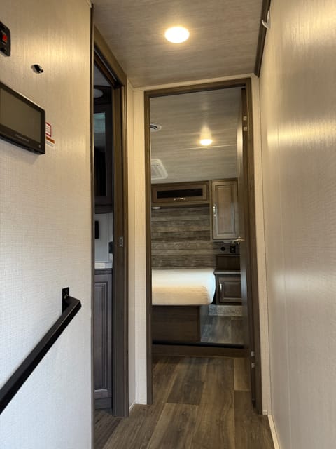 2023 Cougar 28FW -  includes Delivery, Ins & Fees* Towable trailer in New Braunfels