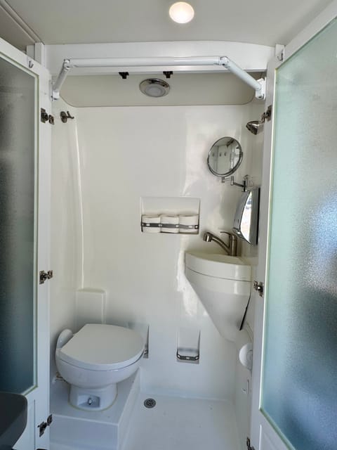 Kings Canyon and Beyond | 🚐 50GB Starlink WiFi–Stay Connected | Sac Drivable vehicle in Rancho Cordova