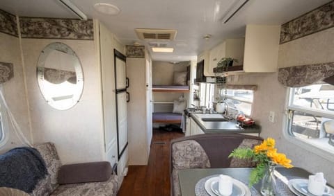 Cute, fully stocked Keystone Outback with rear slide sleeps 6 Towable trailer in Hillsboro