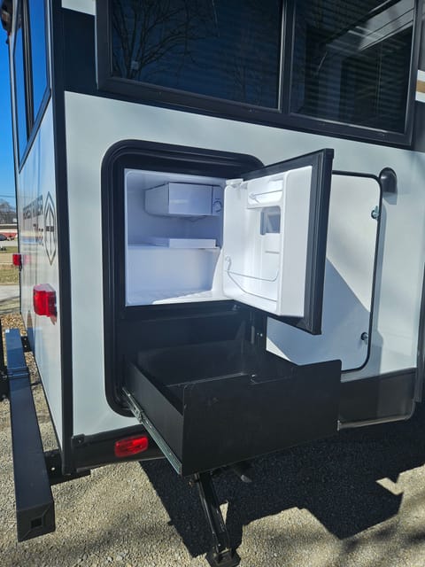 2 Fireplaces and a Secret Bunk Room! Towable trailer in Pioneer Village